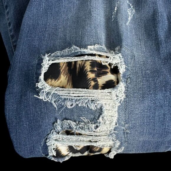 Judy Blue Upcycled Distressed Busted Knee Tapered Leg Raw Hem Crop Jeans Sz 16W - Picture 2 of 10